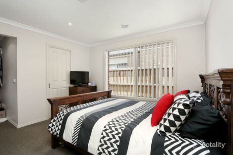 Property photo of 63 Chantenay Parade Cranbourne North VIC 3977
