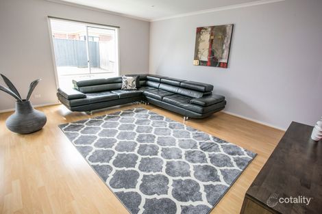 Property photo of 33 Saltbush Avenue Lyndhurst VIC 3975