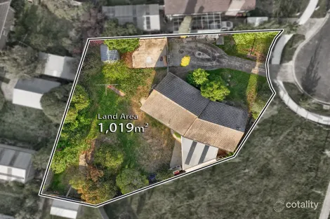 18 HAWKINS PL, MELTON, VIC 3337