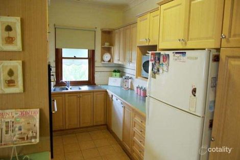 Property photo of 32 Blamey Street Turvey Park NSW 2650