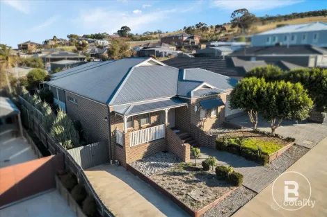 Property photo of 5 Gabriel Grove Darley VIC 3340