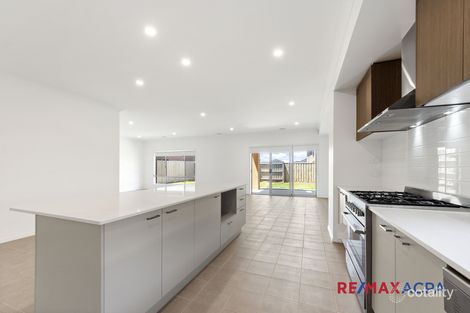 Property photo of 11 Maspeth Crescent Point Cook VIC 3030