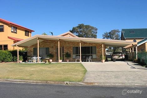 4 Young St, Norah Head, NSW 2263