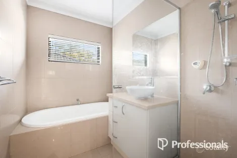 Property photo of 8 Da Vinci Drive Tapping WA 6065