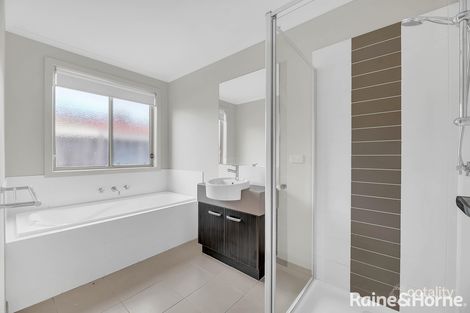 Property photo of 30 Faircroft Drive Brookfield VIC 3338