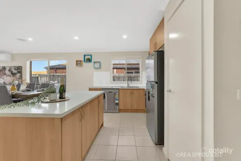 Property photo of 47 Melissa Way Pakenham VIC 3810