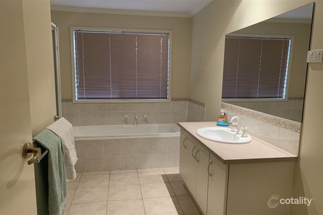 Property photo of 25 Hunt Club Boulevard Cranbourne East VIC 3977