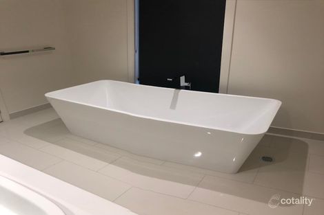 Property photo of 5 Lakeview Boulevard Mermaid Waters QLD 4218
