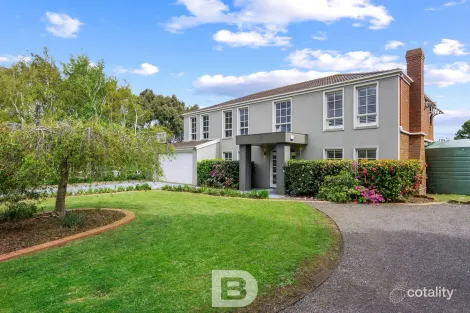 Property photo of 2 Aurora Close Gisborne VIC 3437