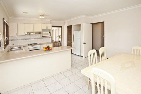 Property photo of 11 Amber Grove Mount Waverley VIC 3149