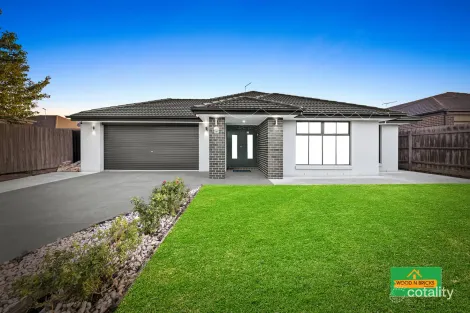 68 STOREY DR, PAKENHAM, VIC 3810