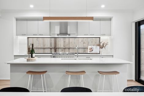 Property photo of 33 Truffle Circuit Mount Duneed VIC 3217