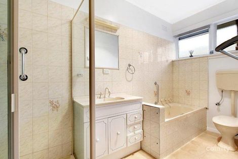 Property photo of 1/1 Kinsale Crescent Mont Albert North VIC 3129