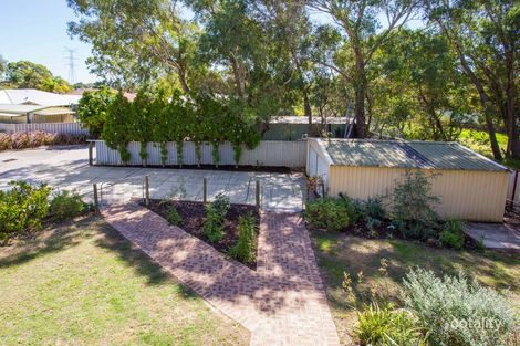 Property photo of 6 Domain Court Greenmount WA 6056