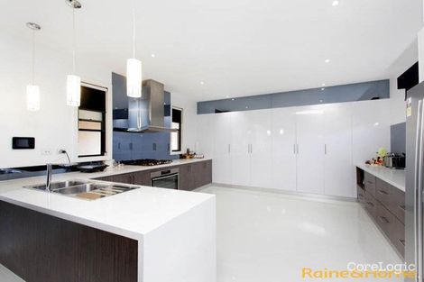 Property photo of 76 Oakview Parade Caroline Springs VIC 3023