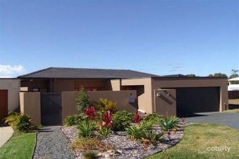 4 San Simeon Cct, Sapphire Beach, NSW 2450