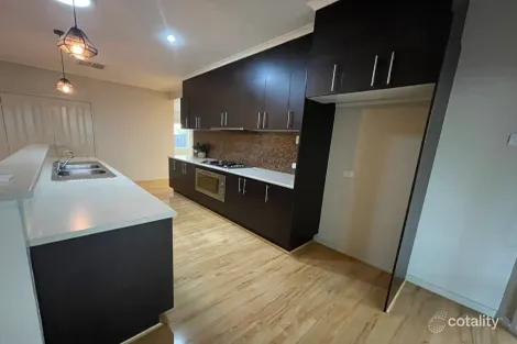 Property photo of 31 Coronet Avenue Roxburgh Park VIC 3064