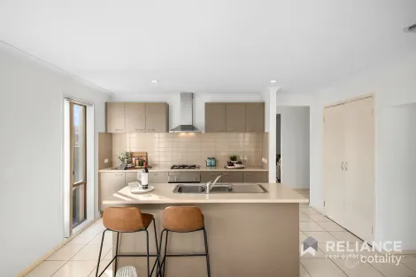 Property photo of 33 Kellerman Drive Point Cook VIC 3030