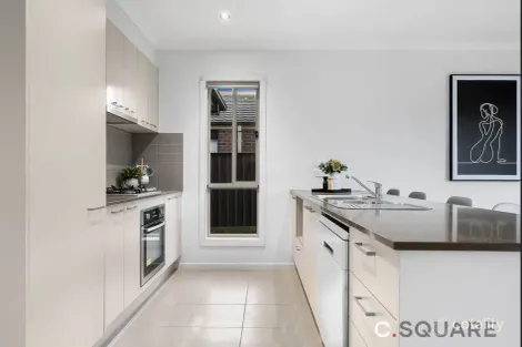 Property photo of 33 Streamside Drive Craigieburn VIC 3064