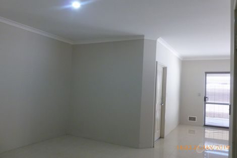 Property photo of 2/13 Bray Street Kelmscott WA 6111