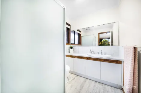 Property photo of 11 Budgeree Place Hoppers Crossing VIC 3029