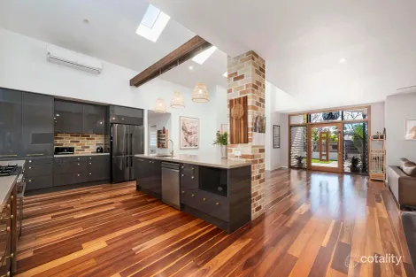 4 Blackwood Pl, Palm Beach, QLD 4221