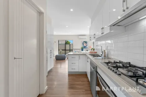 Property photo of 26A Stevenage Crescent Deer Park VIC 3023