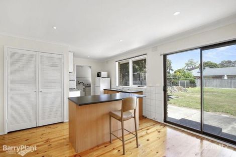 Property photo of 17 Paramount Avenue Kilsyth VIC 3137