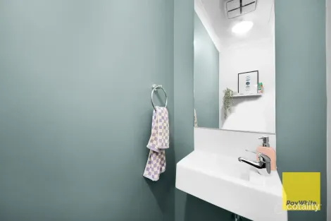 Property photo of 10 Banimboola Walk Tarneit VIC 3029