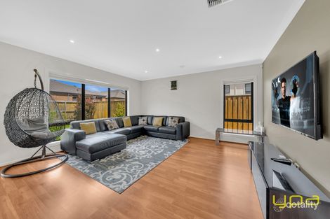 Property photo of 17 Grandvista Crescent Cranbourne West VIC 3977