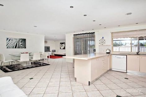 Property photo of 8 Rutherglen Place Minchinbury NSW 2770