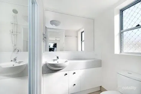 Property photo of 21/8-10 Ahern Street Labrador QLD 4215
