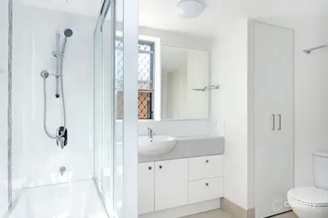 Property photo of 21/8-10 Ahern Street Labrador QLD 4215
