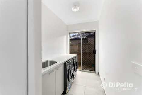 Property photo of 36 Lanosso Avenue Cranbourne South VIC 3977