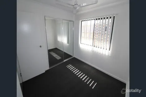 Property photo of 32 Orangeberry Circuit Mount Low QLD 4818