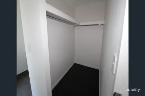 Property photo of 32 Orangeberry Circuit Mount Low QLD 4818