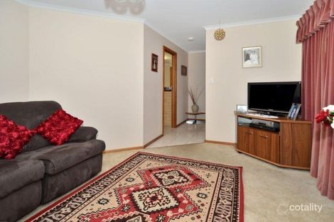 Property photo of 4 Lorenzo Way Orana WA 6330