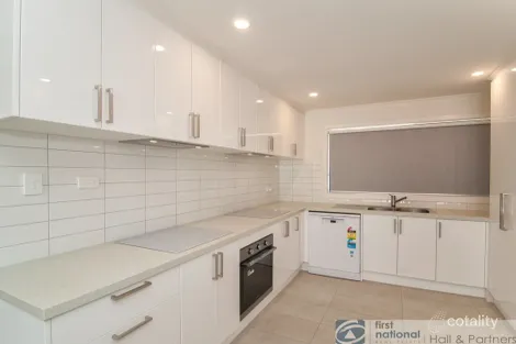 8 Canterbury St, Cranbourne, VIC 3977