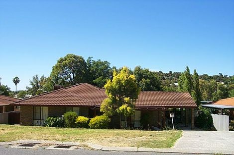 18 Onyx Rd, Mount Richon, WA 6112