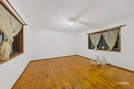 Property photo of 7 Satterley Close Endeavour Hills VIC 3802