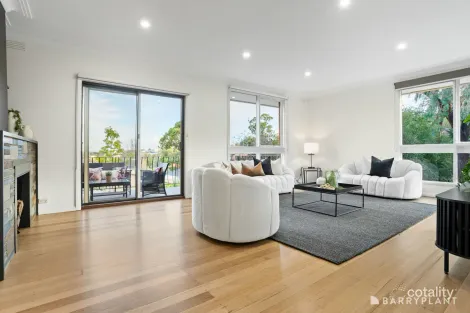 Property photo of 6 Naroo Close Greensborough VIC 3088