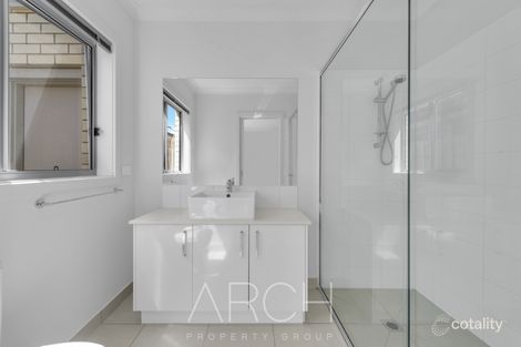 Property photo of 4 Denistoun Crescent Cranbourne VIC 3977