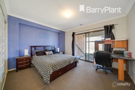 Property photo of 10 Scordia Place Pakenham VIC 3810