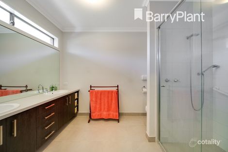 Property photo of 10 Scordia Place Pakenham VIC 3810
