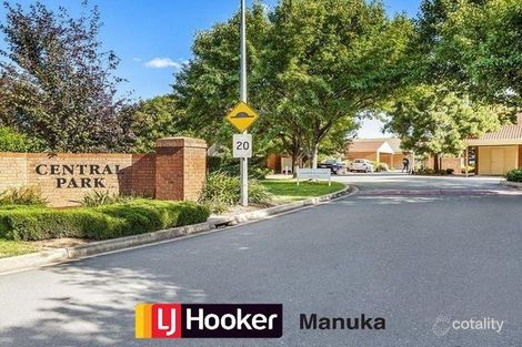 Property photo of 33 Dover Court Phillip ACT 2606