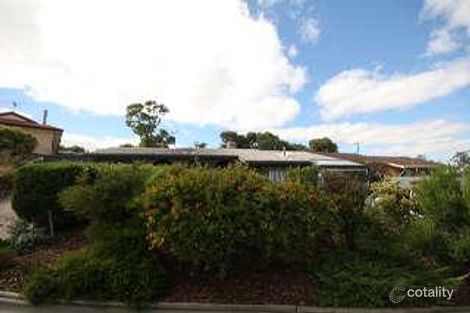24 Mayflower Cres, Hallett Cove, SA 5158