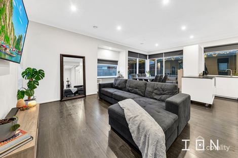 Property photo of 22 Stark Circuit Cranbourne East VIC 3977