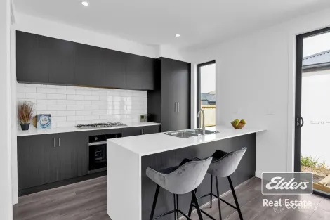 Property photo of 19 Duo Walk Werribee VIC 3030