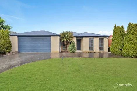 Property photo of 8 Halsbury Place Skye VIC 3977