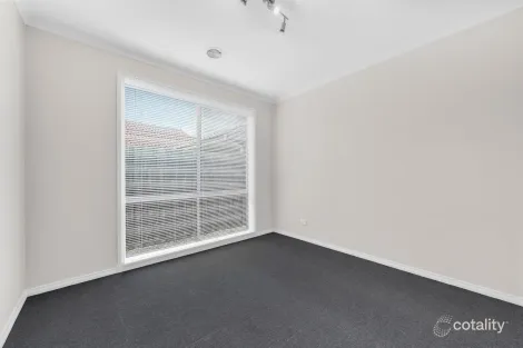 Property photo of 8 Halsbury Place Skye VIC 3977